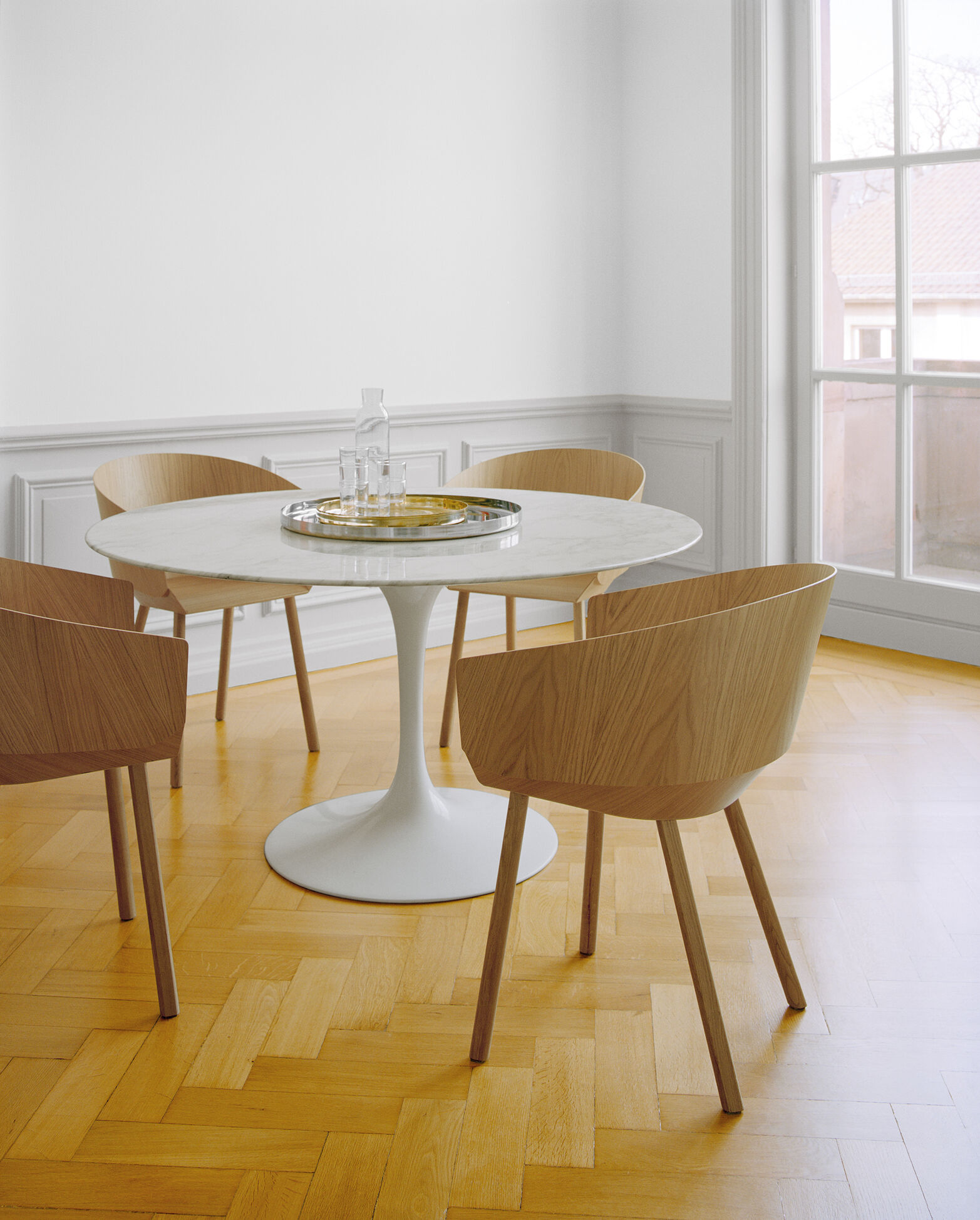 e15 Houdini Armchair | Cooks & Poets