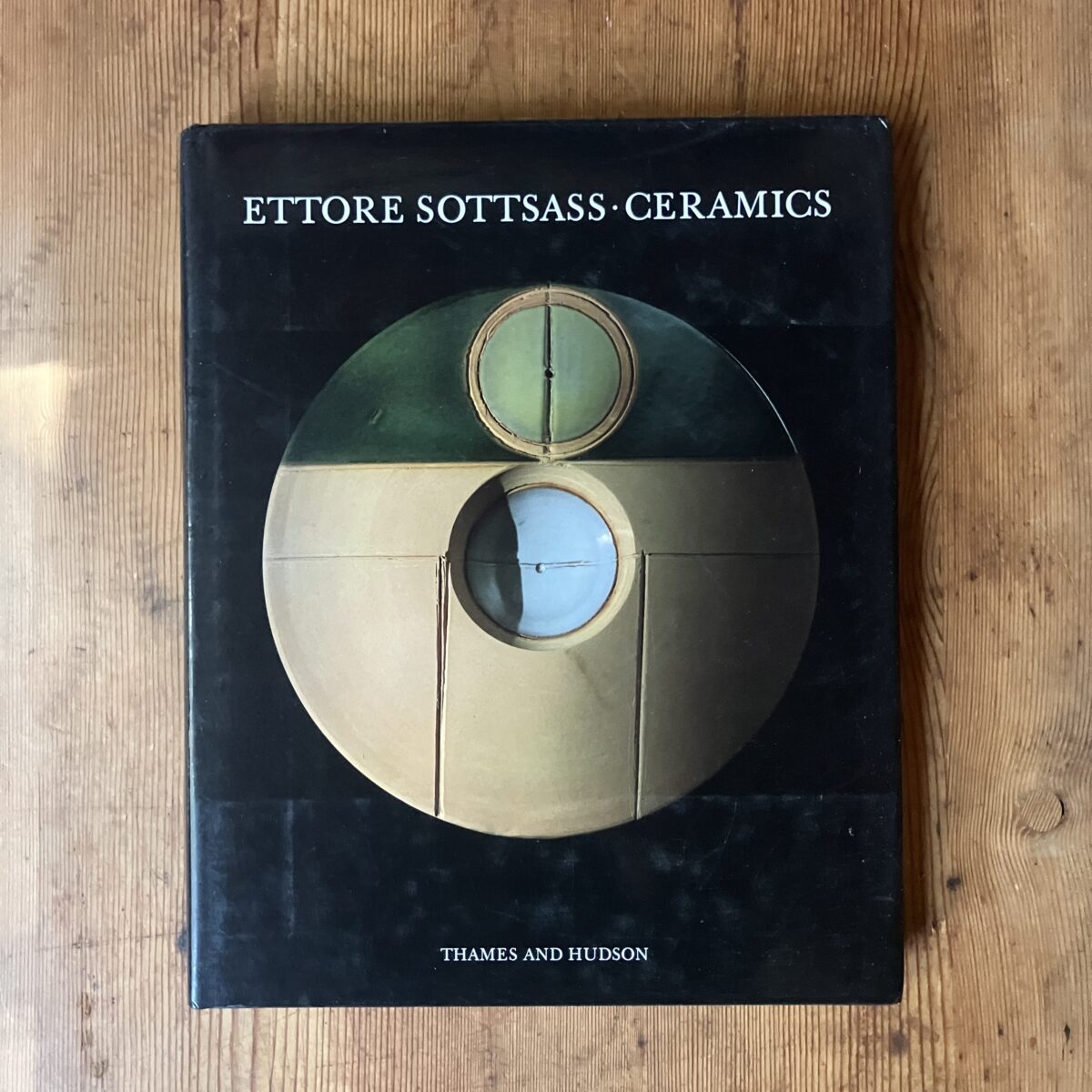 洋書 Ettore Sottsass A Critical Biography ettore_sottsass_ceramics.jpg