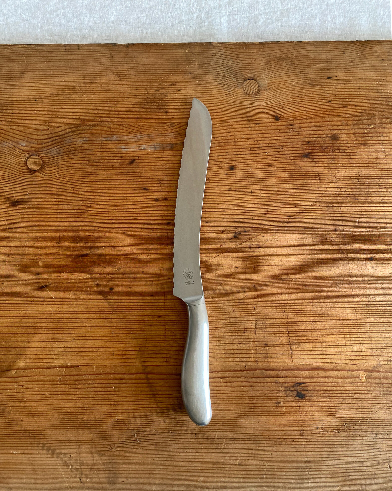 Hugo pott bread knife